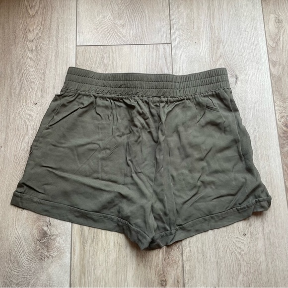 High Waisted Shorts - Picture 3 of 3